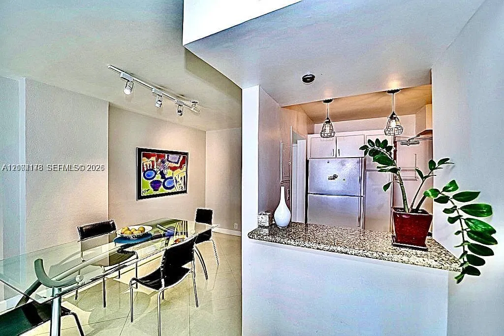 Mirador 1200 Condo — Photo 4