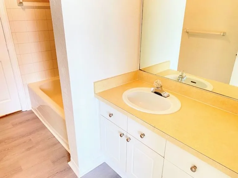 18001 Richmond Place Dr #836 — Photo 16