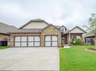 1905 NE 25th St, Moore, OK 73160