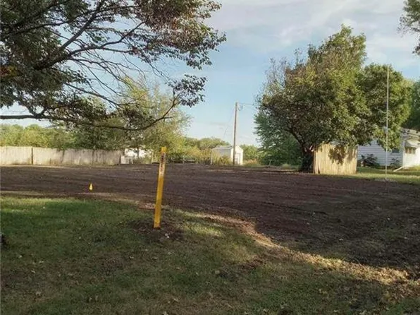 1011 S Prospect St, Gallatin, MO 64640