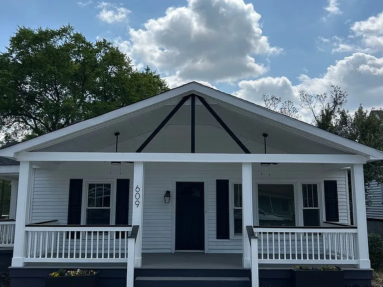609 Center St — Photo 1