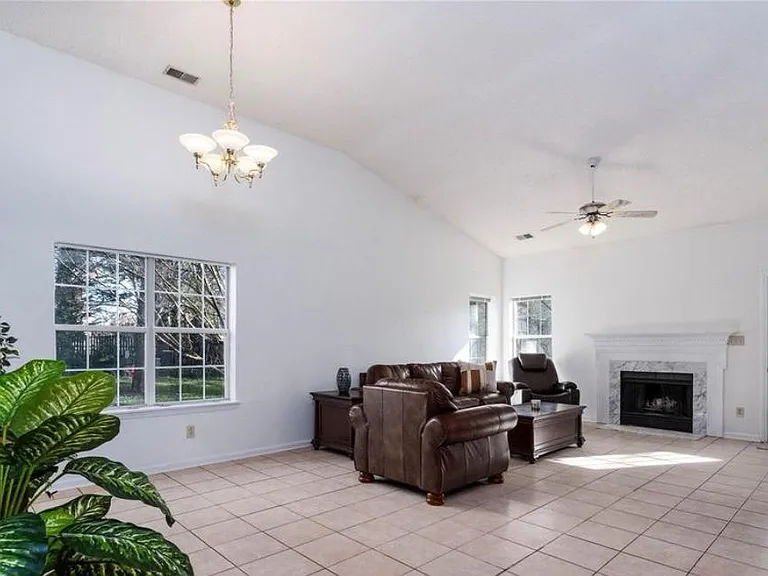 8400 Earlham Ct — Photo 2