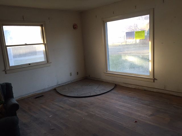 2nd image of 303 W Howe St