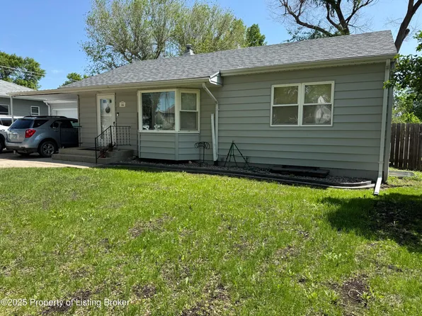 516 3rd St NE, Watford City, ND 58854