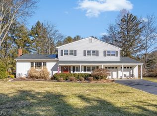 16 Drake Rd, Mendham, NJ 07945