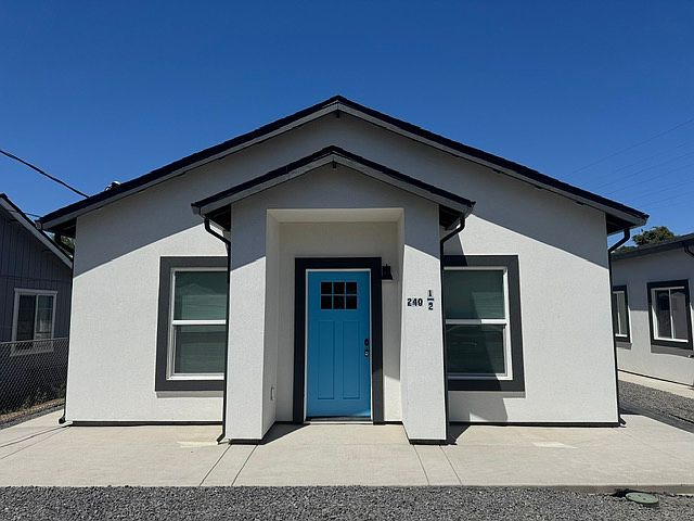 1st image of 240 1/2 Acacia Ave