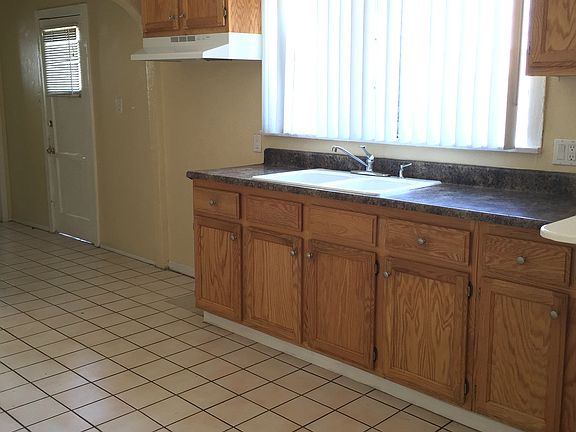 4th image of 11637 Hamlin St