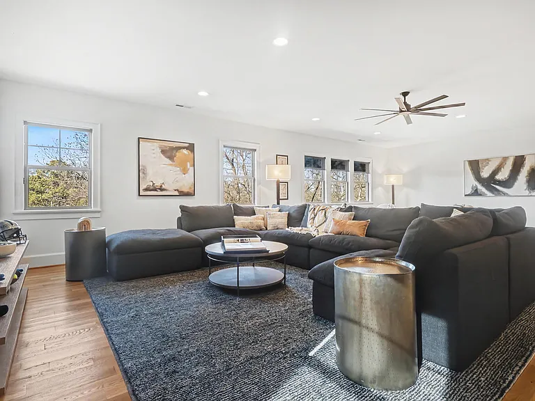 2852 Dorchester Pl — Photo 27