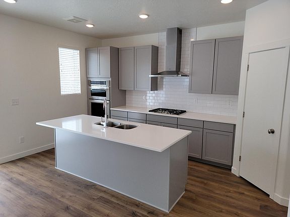 3rd image of 6799 Woods Rose Dr