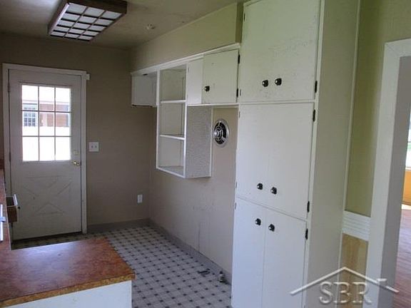 5th image of 588 Evergreen Ln