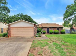2236 Cottonwood Ln, Bedford, TX 76021