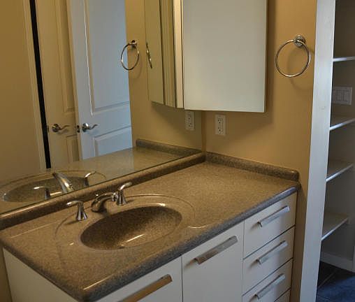 5th image of 1 E Lexington Ave Unit 806