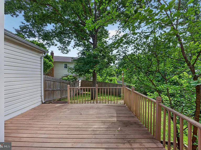 8815 Newport Ct — Photo 15