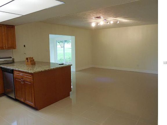 5th image of 2205 Laurel Oak Dr