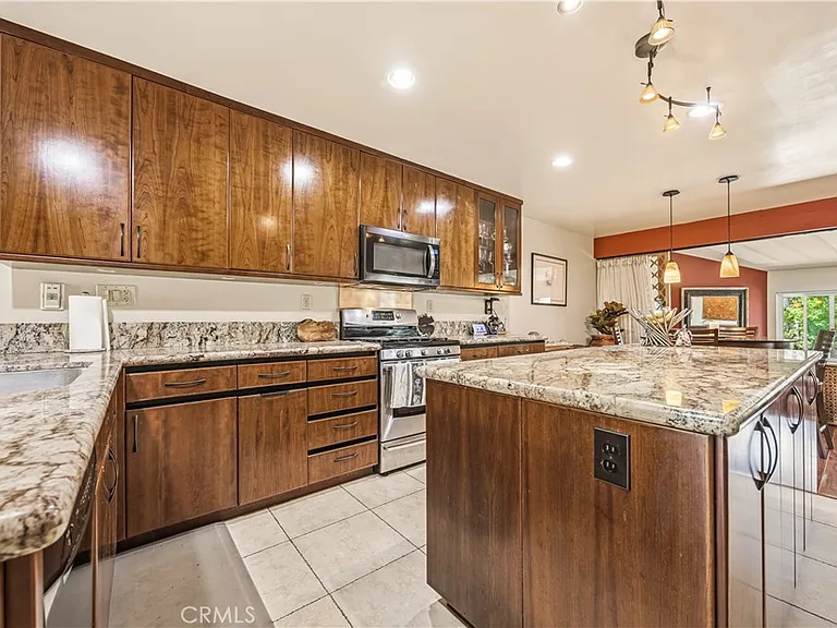 6975 Camino Amero — Photo 4