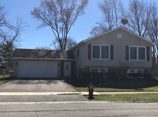 103 E Burr Oak Dr, Arlington Heights, IL 60004