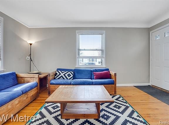 4th image of 2400 Thomas Ave