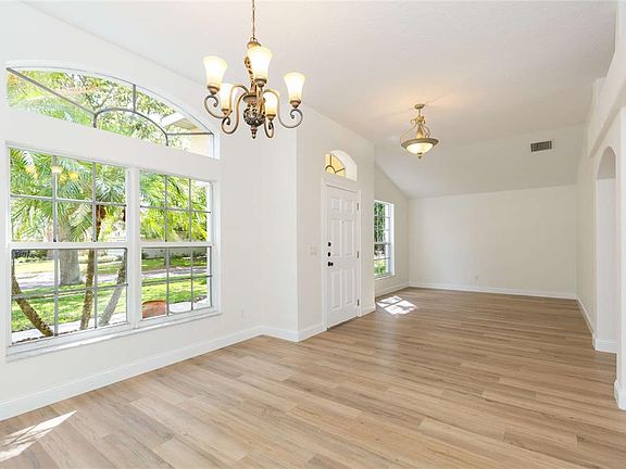4th image of 304 Apache Ln
