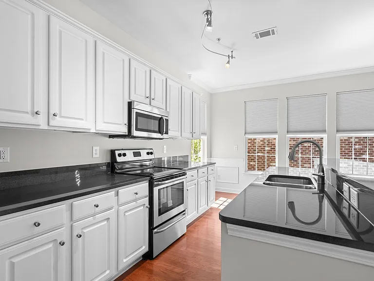 2798 Howard Ave #G — Photo 18