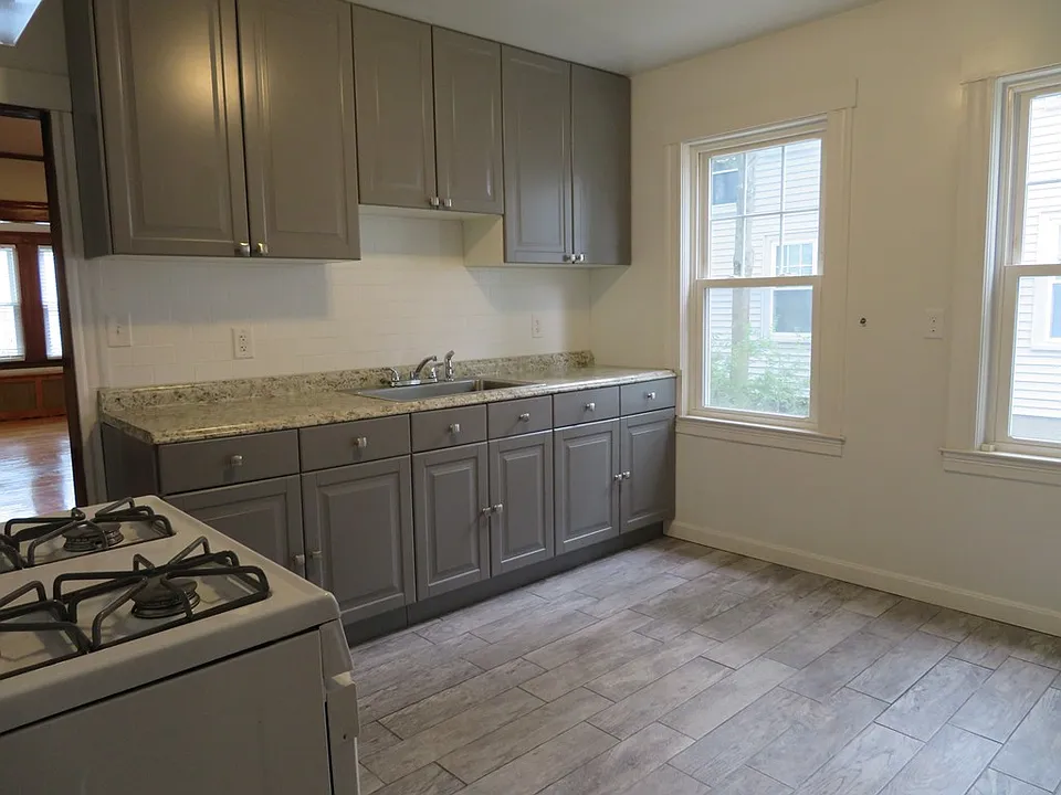 10-12 Fairlawn Ave #1