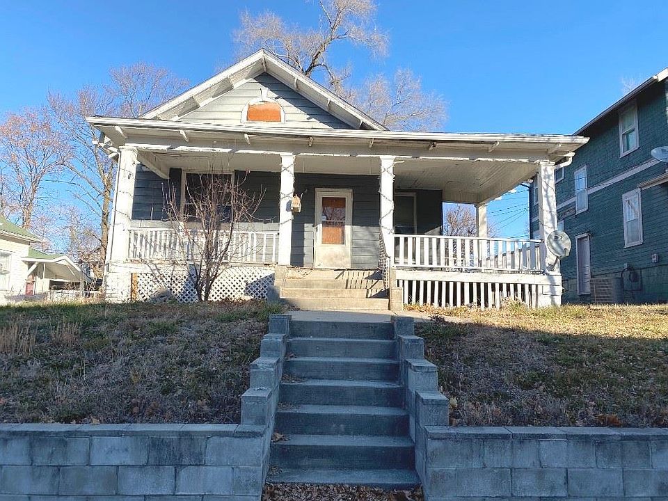 1st image of 409 W 11th St