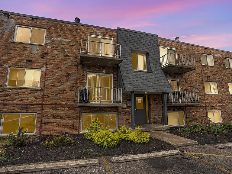 Villa Hills & Dover Heights Apartments — Photo 11