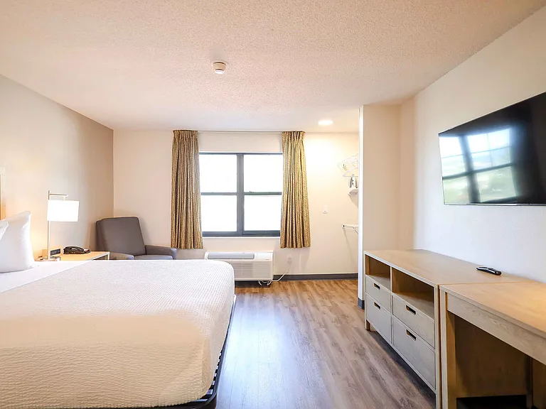 Studio Suite - 1 Queen Bed