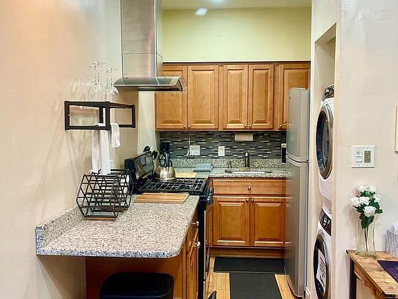 3rd image of 3857 Lancaster Ave #1