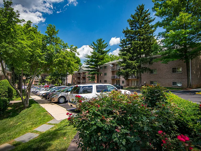 Spring Ridge Apartments Parking 1