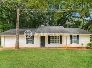 225 Woodcrest Dr, Covington, GA