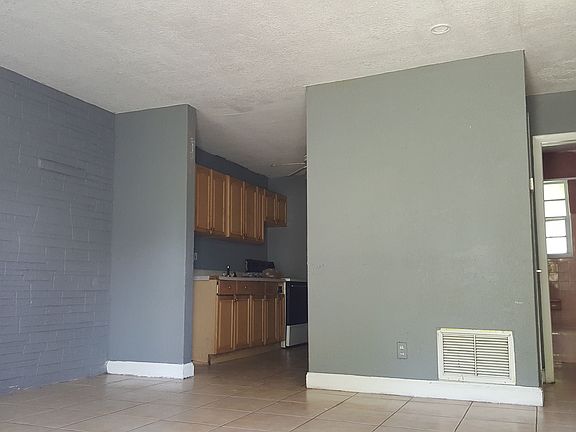 3rd image of 113 NW 10th Ct