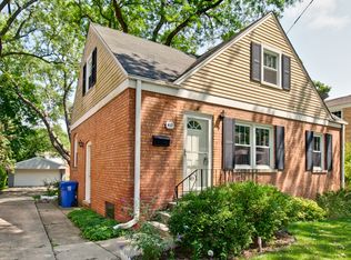 417 N Maple St, Mount Prospect, IL 60056