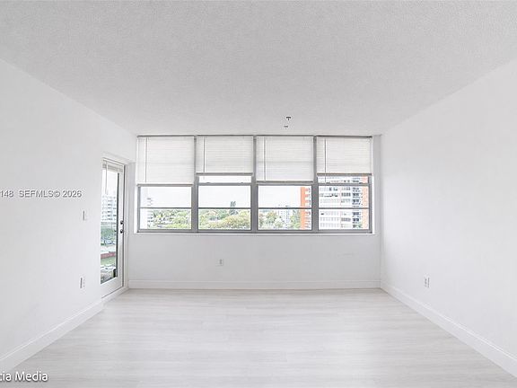 4th image of 1351 NE Miami Gardens Dr APT 703E