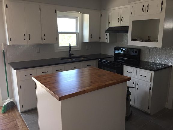 3rd image of 706 Swifts Hwy