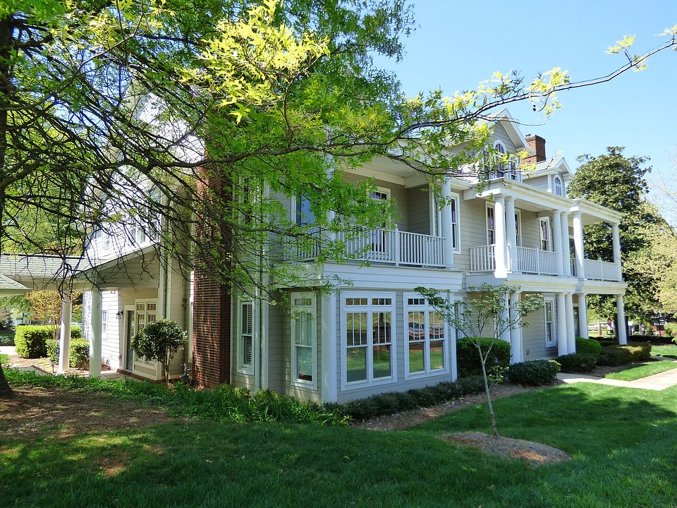 1st image of 1052 The Glen St