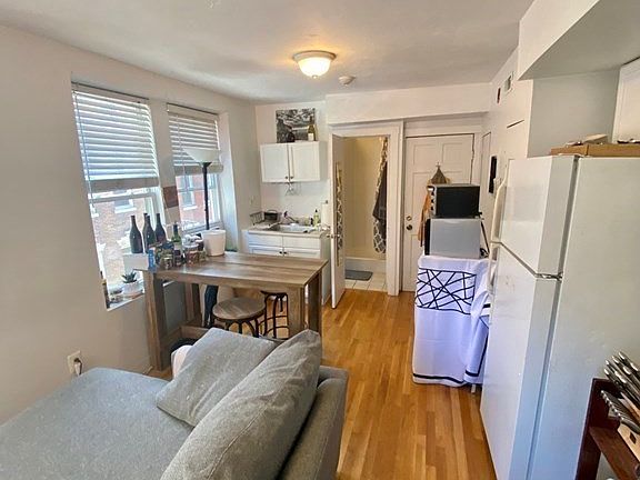 2nd image of 10 Sheafe St APT 5