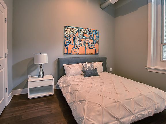 4th image of 210 Walnut St APT 204