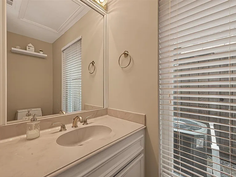2413 Potomac Dr #D — Photo 14