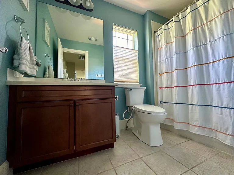 Upstairs full bathroom