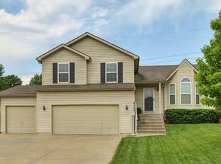 9724 N Highland Ter, Kansas City, MO 64155