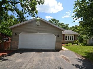 1120 Burr St, Lake In The Hills, IL 60156