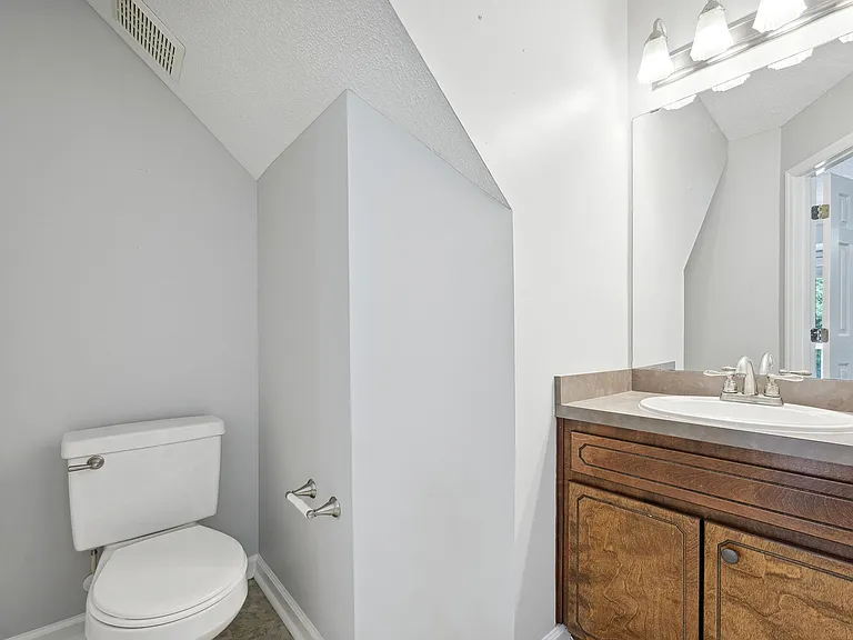 223 Wintergreen Dr — Photo 16