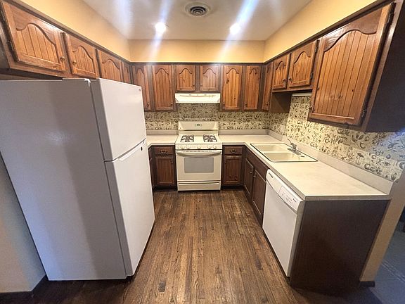 3rd image of 79 Garden Dr