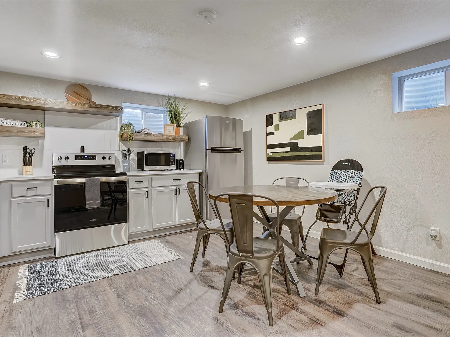 5 bed, 1442 sqft, $3,795 — Photo 2
