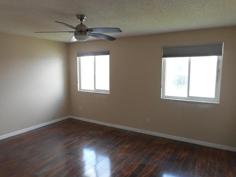 1741 SW 109th Ter — Photo 11