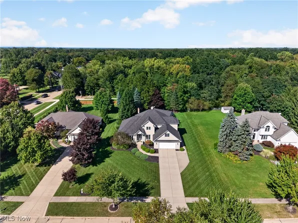 5609 Hawthorne Dr, Highland Heights, OH 44143