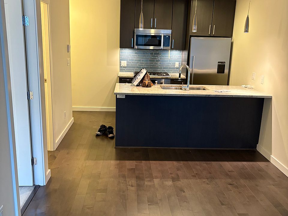 1st image of 38 W 1st Ave #505