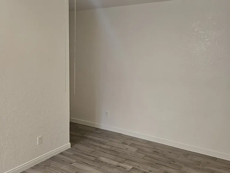 139 W Manchester Blvd #6 — Photo 5