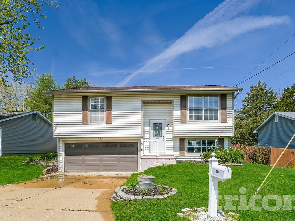 1816 Hilltop Village Ln