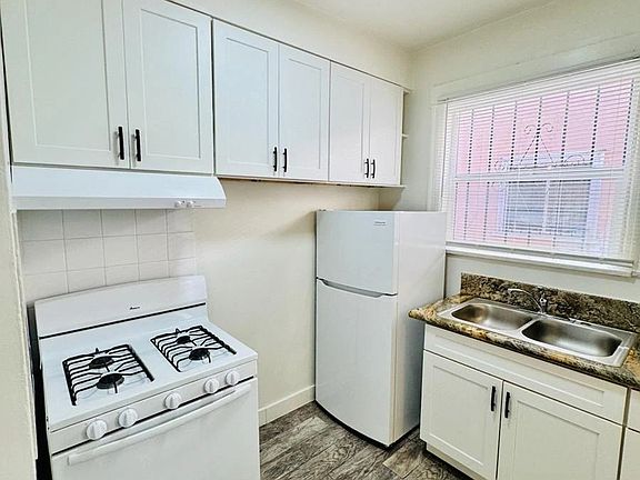 4th image of 3057 Leeward Ave #3